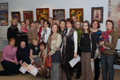 участники выставки, фото взято с сайта http://pereleshina.livejournal.com/10162.html